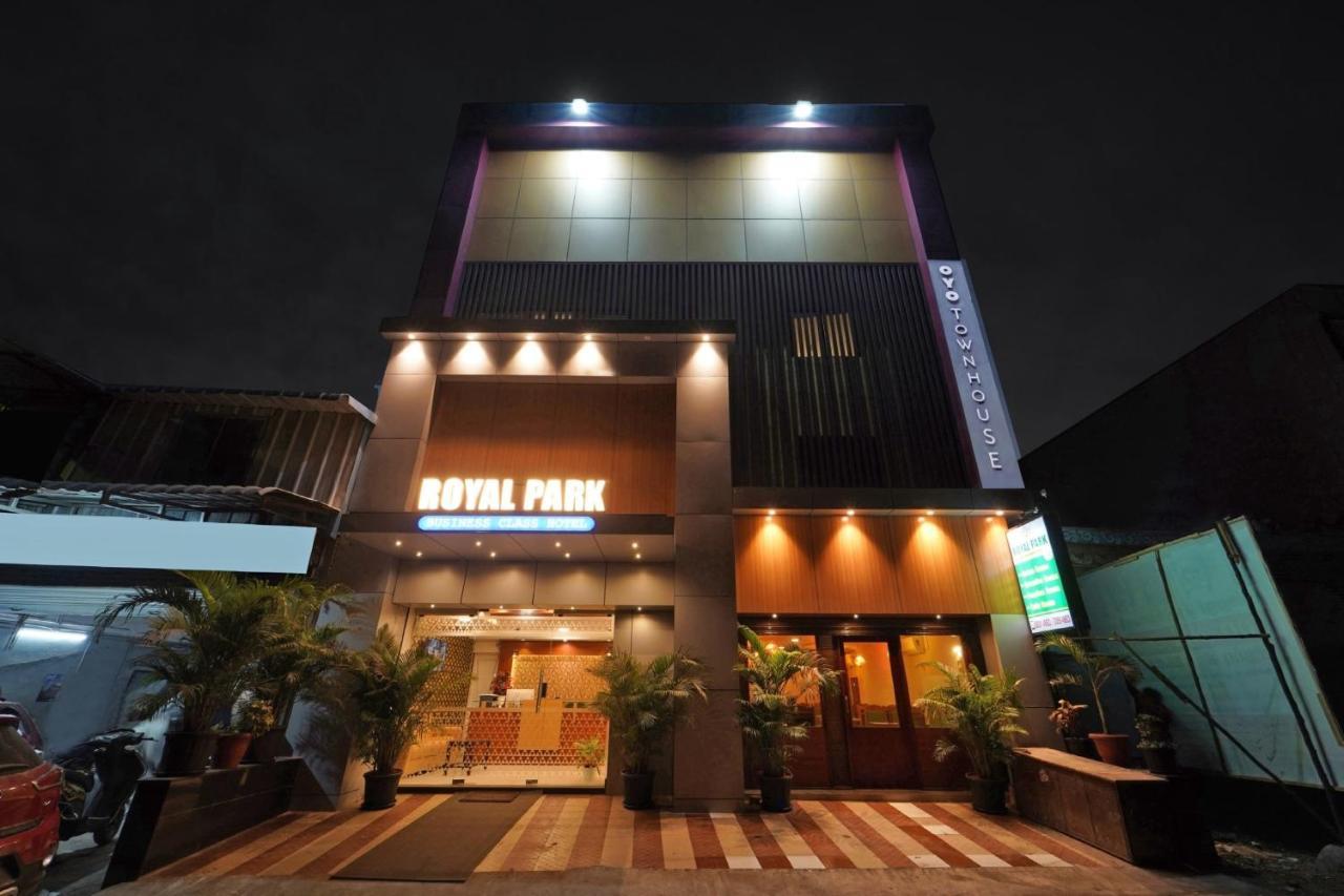 فندق Collection O Mount Road Rich Mount Near Marina Beach شيناي المظهر الخارجي الصورة