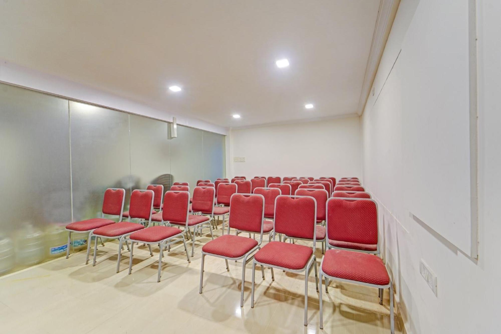 فندق Collection O Mount Road Rich Mount Near Marina Beach شيناي المظهر الخارجي الصورة