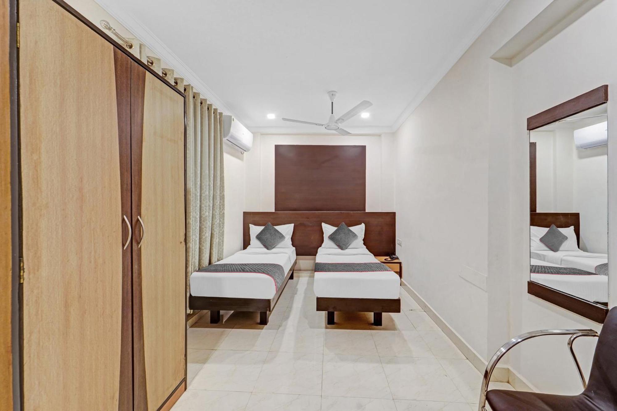فندق Collection O Mount Road Rich Mount Near Marina Beach شيناي المظهر الخارجي الصورة