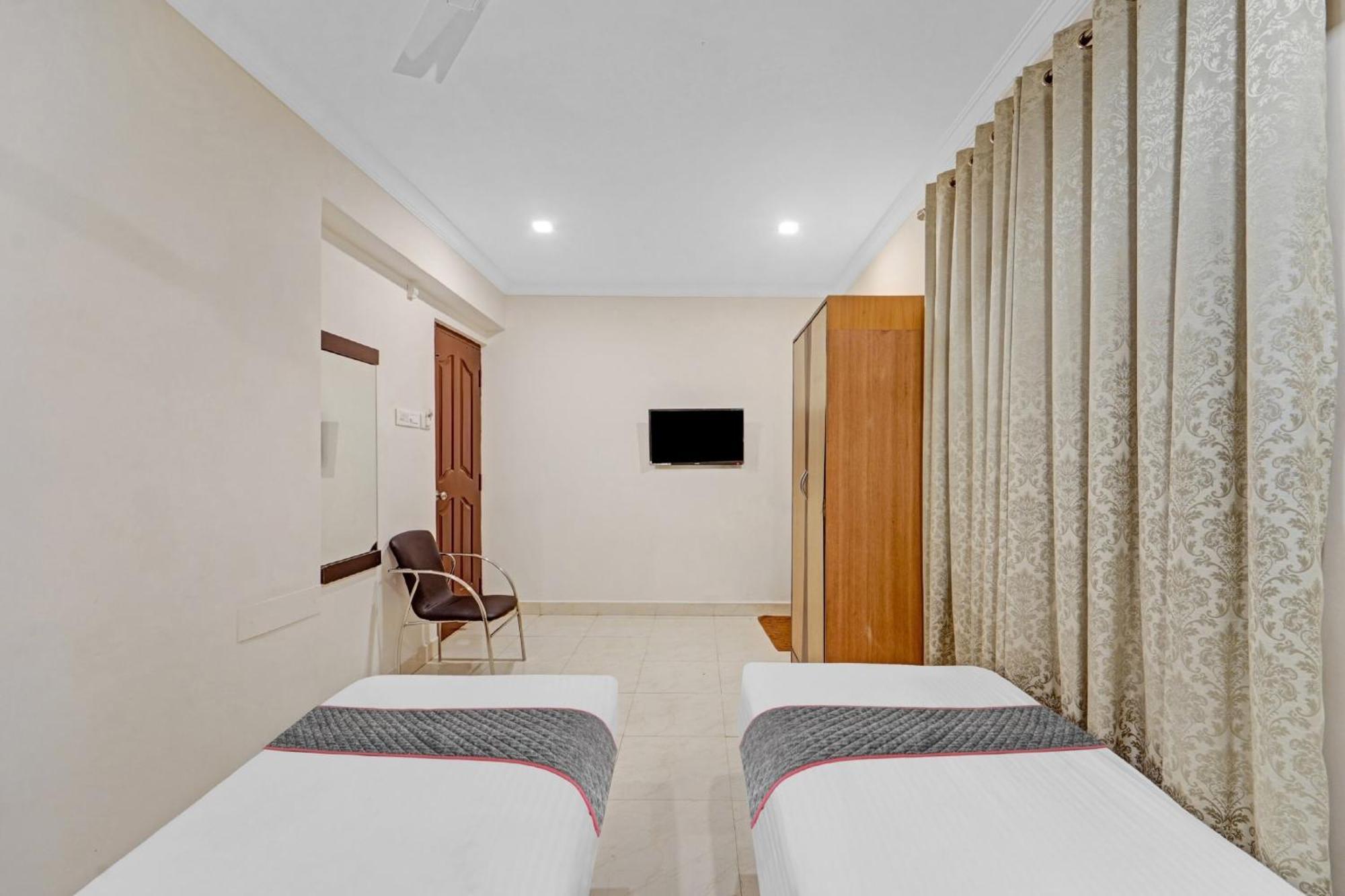 فندق Collection O Mount Road Rich Mount Near Marina Beach شيناي المظهر الخارجي الصورة